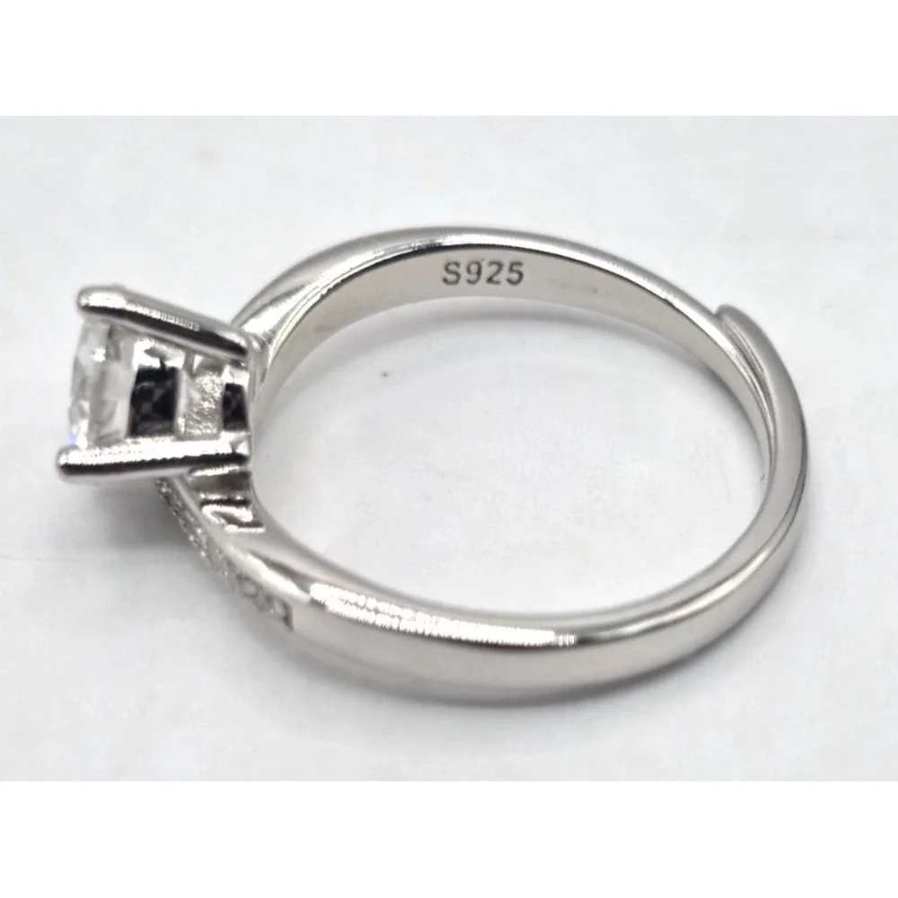 Moissanite V-shaped 1 CT Round Ring Size 6.5 Adjustable Sterling Silver 925 NWOT
